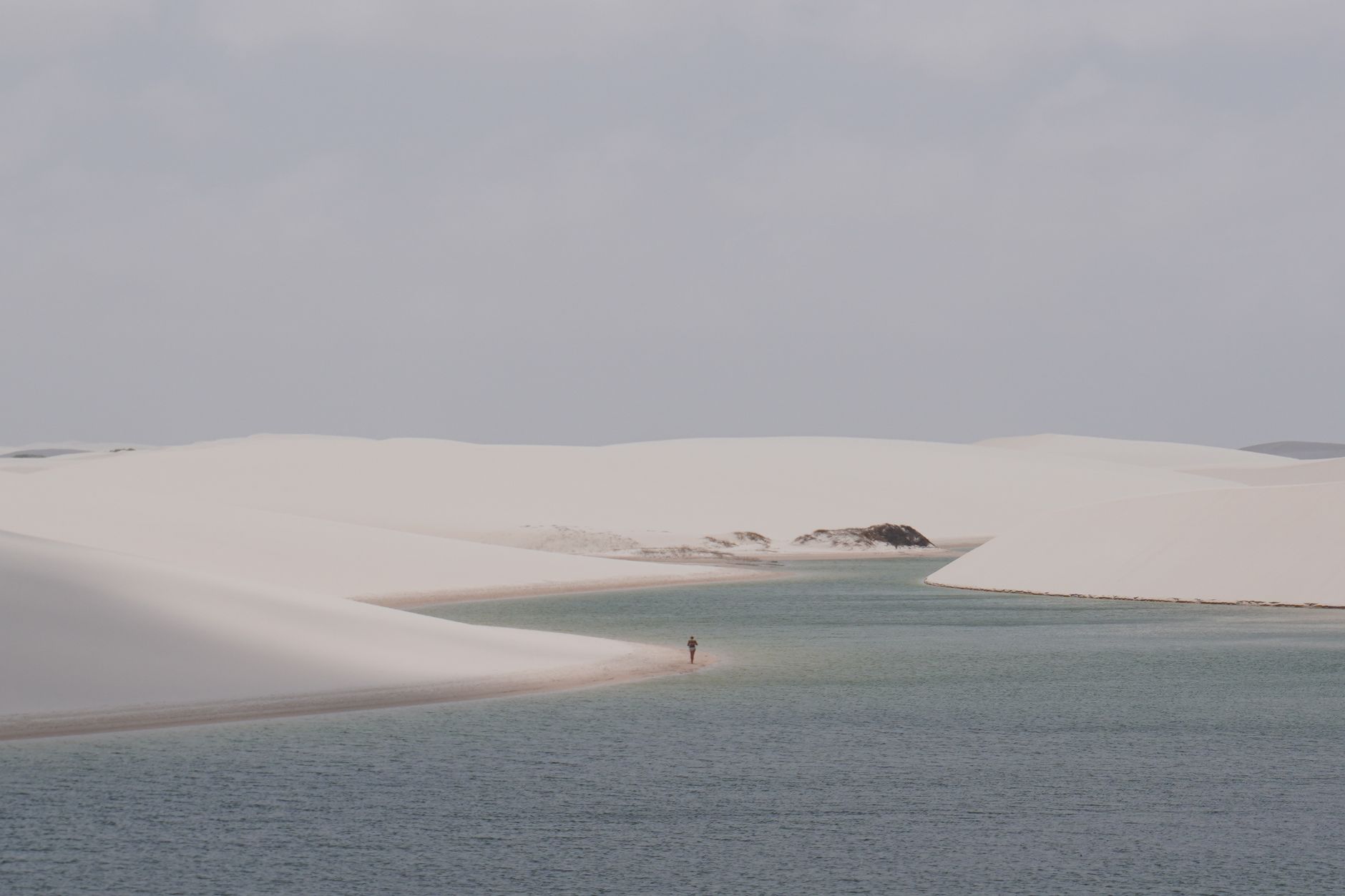 Lençóis Maranhenses e suas lagoas azul turquesa